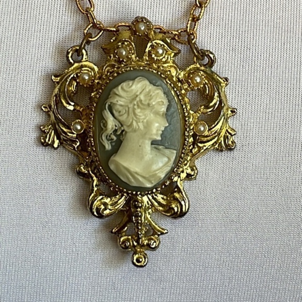 Victorian Style Brass Gold Tone Filigree Resin Cameo Pearls Pendent and Necklace